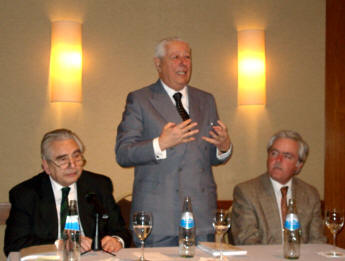 Juan Octavio Gauna, Andrs Fescina y Federico Pinedo durante la presentacin del libro.