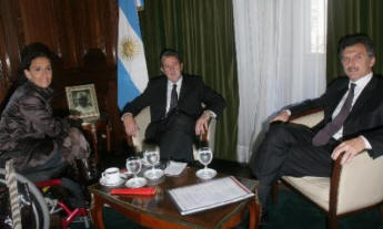 Gabriela Michetti, Julio Cobos y Mauricio Macri.
